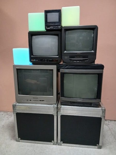 2: Fully Working Stack Of 5 TV's With Coloured Light Cubes