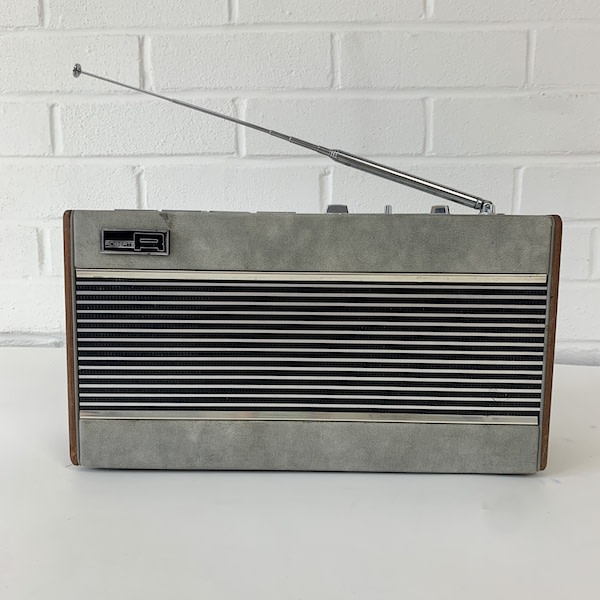 1: Vintage Roberts Radio (Fully Working)