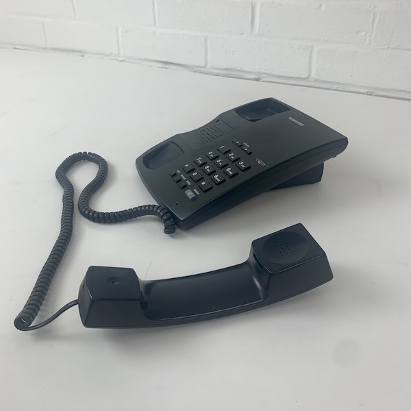 3: Black Samsung Telephone