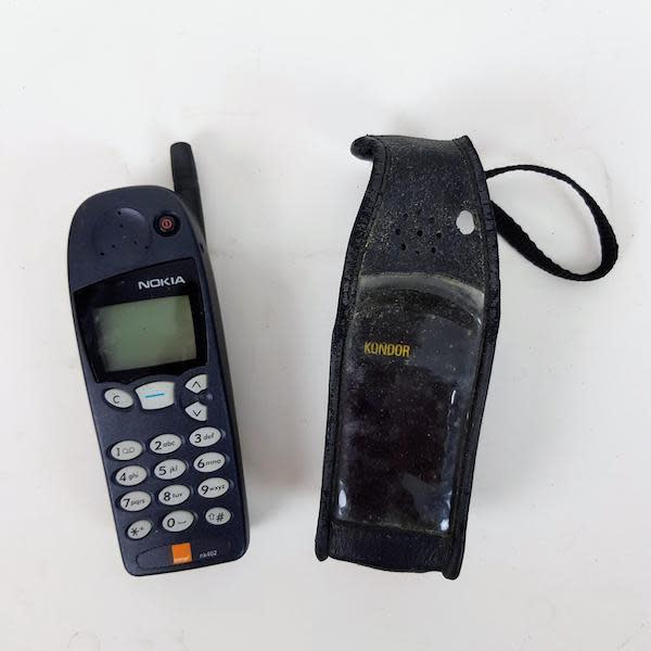 2: Nokia nk402 90's Mobile Phone (Non Practical)