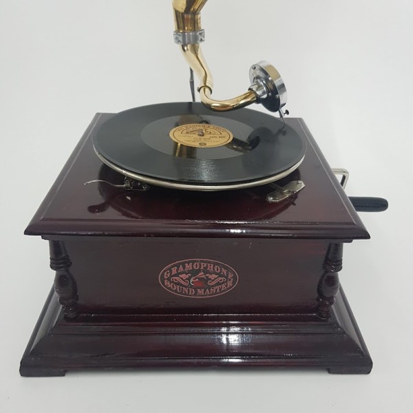 6: Vintage Style Gramophone