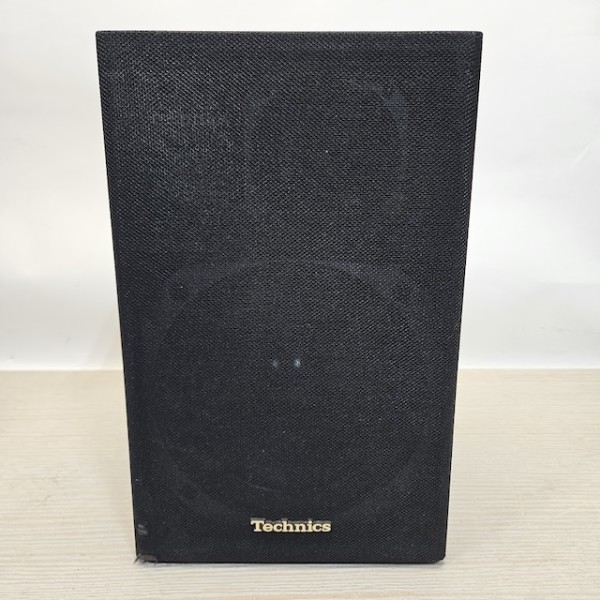 5: Black Technics Retro Speaker