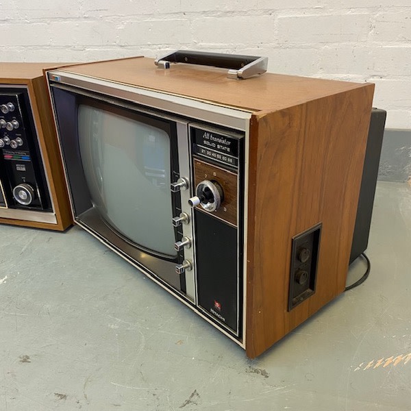 3: Non Practical Hitachi Solid State 1960's TV