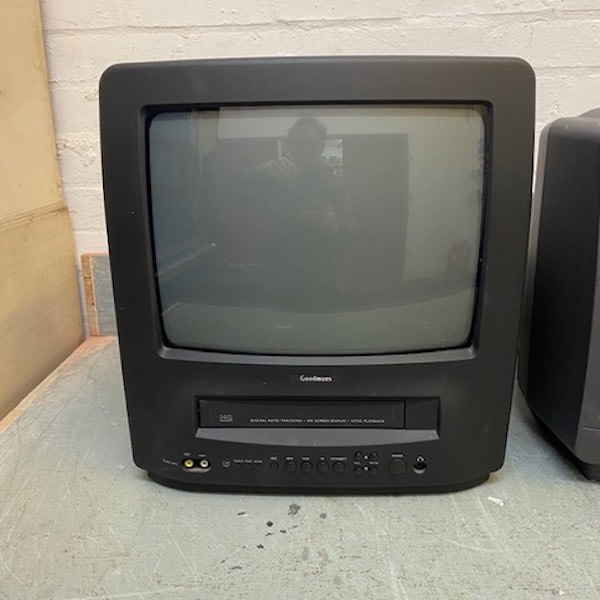 2: Fully Working Goodmans Colour TV With Working VHS Player