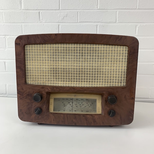 3: Vintage Radio Rentals Radio Model 204