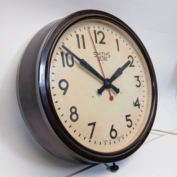 4: Working Vintage Bakelite Smiths Clock (With Red Sweeping Second Hand) (Diameter 37cm)