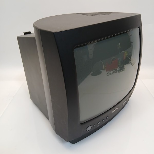 2: Fully Working Philips Colour TV With SCART (13.5