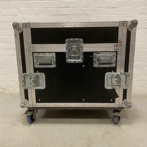 4: Flight Case On Wheels