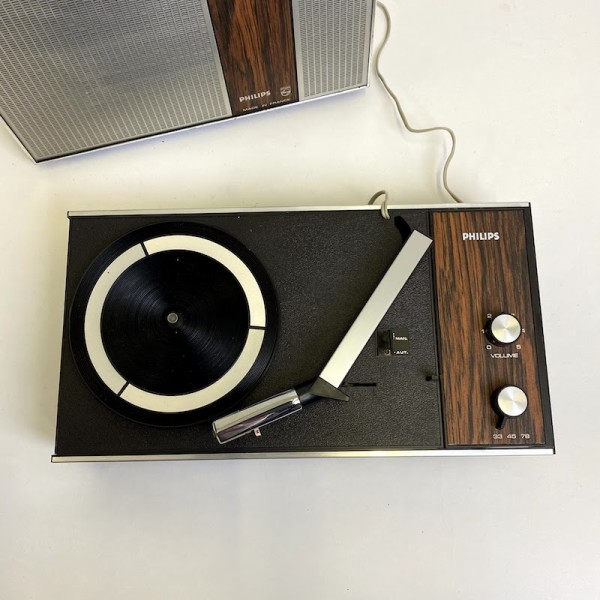 2: Retro Philips 300 Mini Portable Record Player (Non Practical)