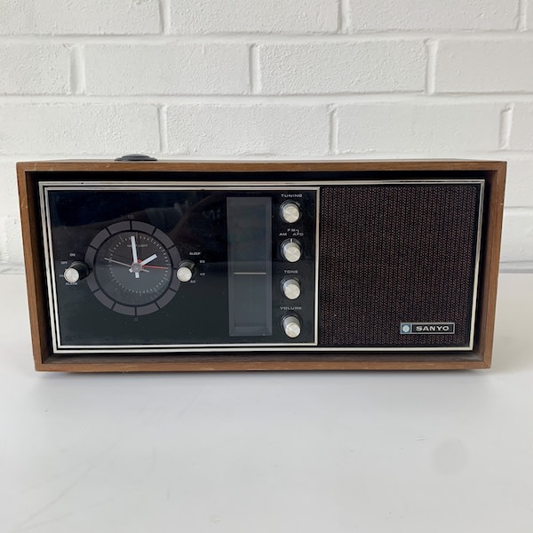 3: Vintage Electric Radio/Alarm Clock (Non Practical)