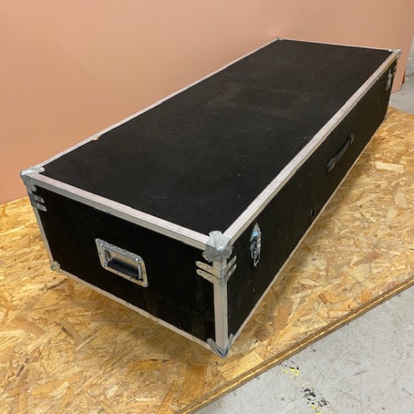2: Rectangular Low Flight Case On Wheels