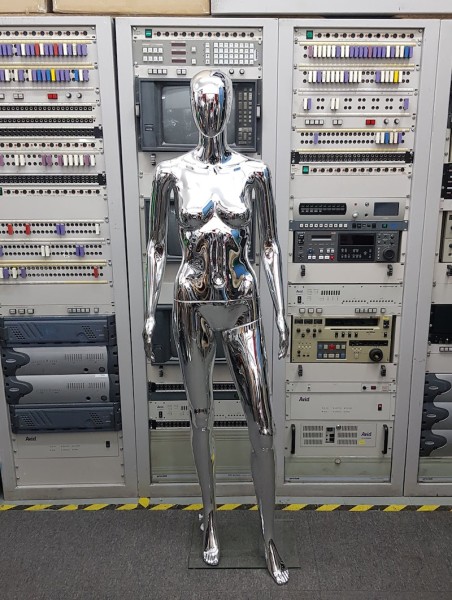 1: Silver Metallic Female Mannequin