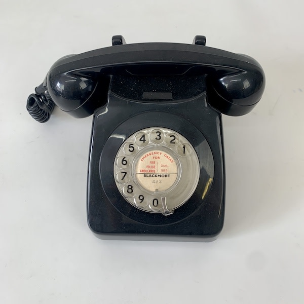 3: Retro Telephone