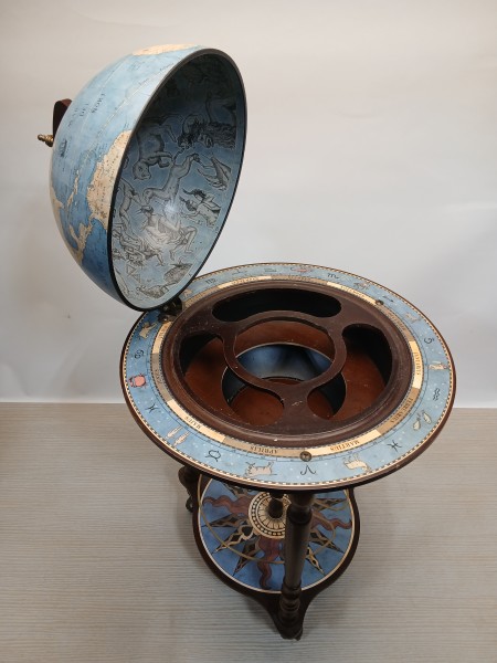 6: Vintage Globe Drinks Trolley - Blue