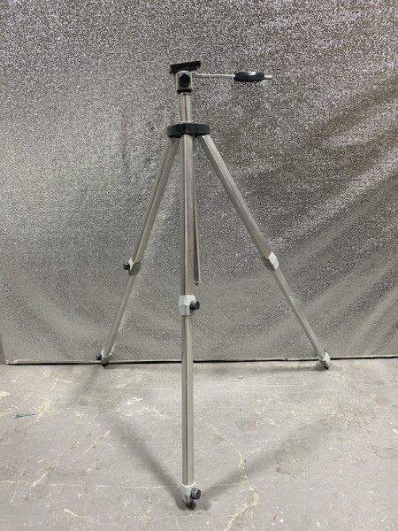 3: Extendable Vintage Camera Tripod