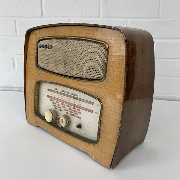 4: DECCA Vintage Radio (Non Practical)