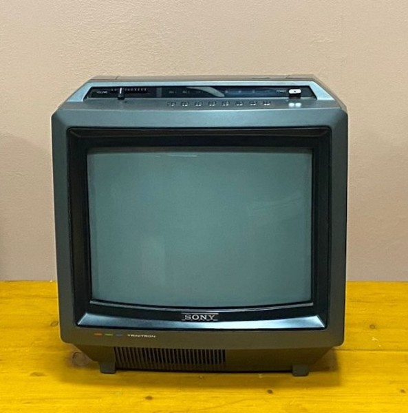 1: Fully Working Sony Retro Colour TV (13