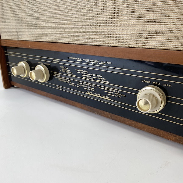 3: Retro Philips Radio (Non Practical)