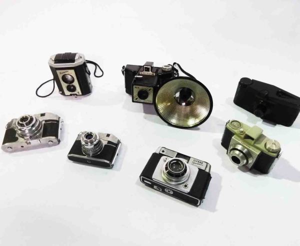 2: Retro Stylised Cameras (Non Practical)