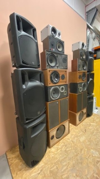 2: Wall Of 22 Vintage & Retro Speakers (Non Practical)