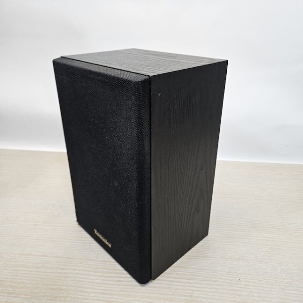 5: Black Technics Retro Speaker