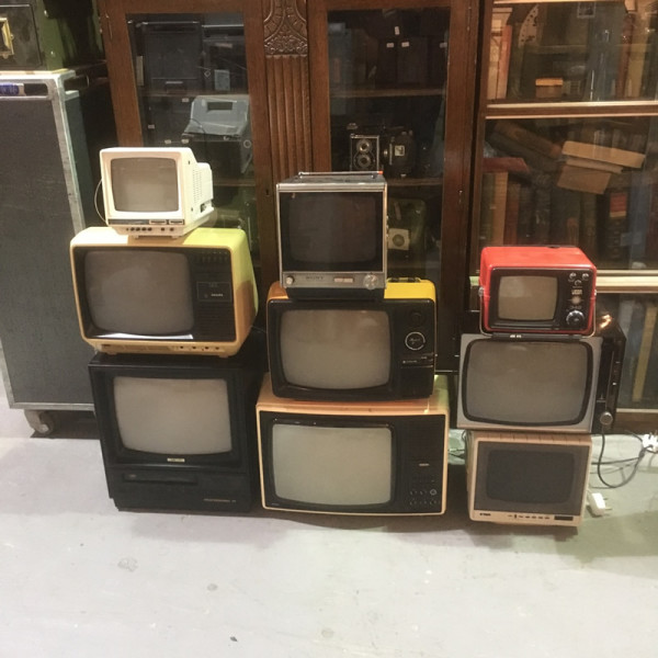 2: Vintage TV's - Fully Working & Non Practical (B&W & Colour)