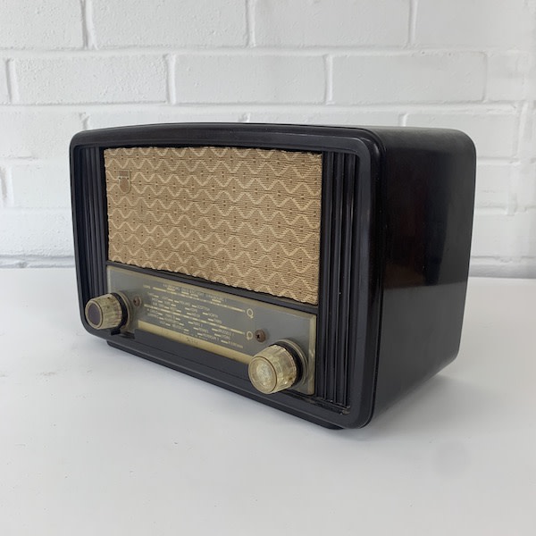 3: Retro Philips Radio (Non Practical)