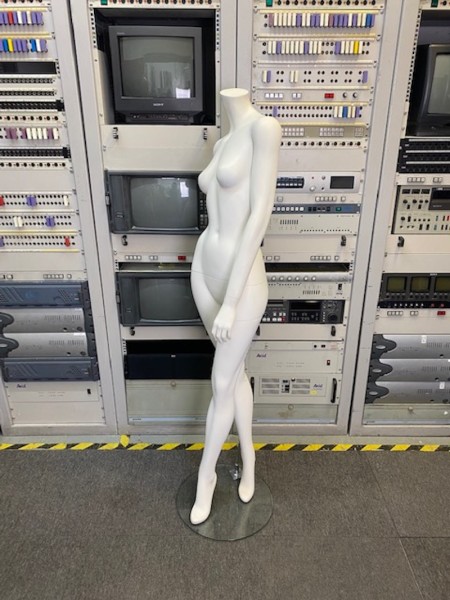 5: Female Headless Mannequin