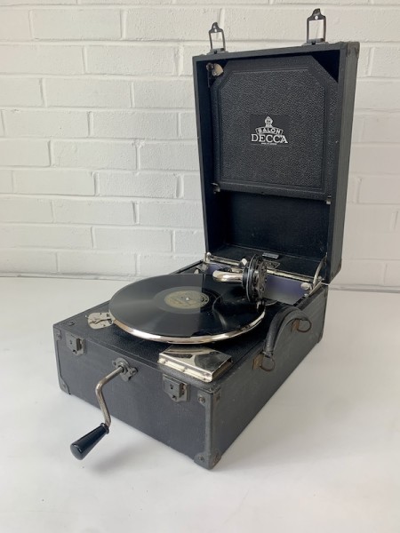 4: Decca Gramophone (Fully Working)