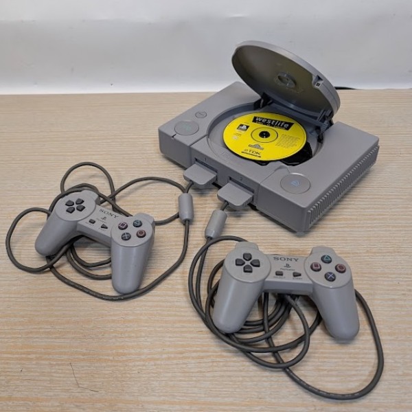 4: Fully Working PS1 with 2 controllers 