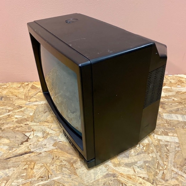 2: Fully Working Colour Sanyo TV (13