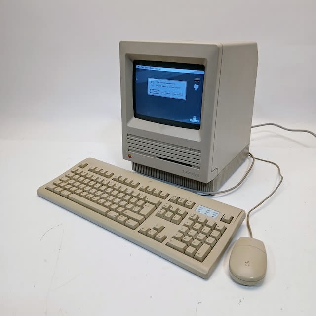 5: Working Retro Apple Mac Computer With Keyboard & Mouse (1980)