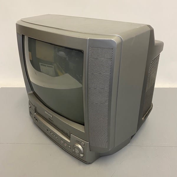 3: Fully Working Colour Aiwa TV VX-G143K With (Non Practical) VHS Player (13.5