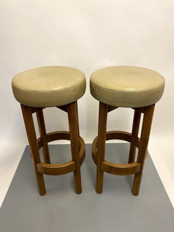 6: Pub Stool