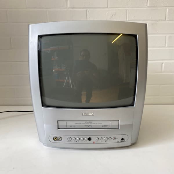 4: Fully Working Philips Colour TV With Working VHS Player (13.5