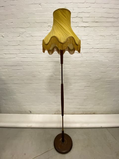 4: Vintage Floor Lamp (Working)