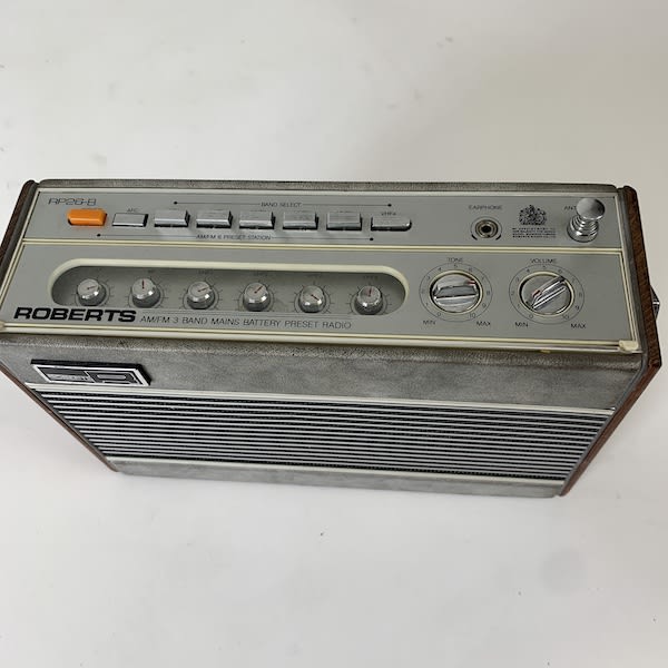 4: Vintage Roberts Radio (Fully Working)