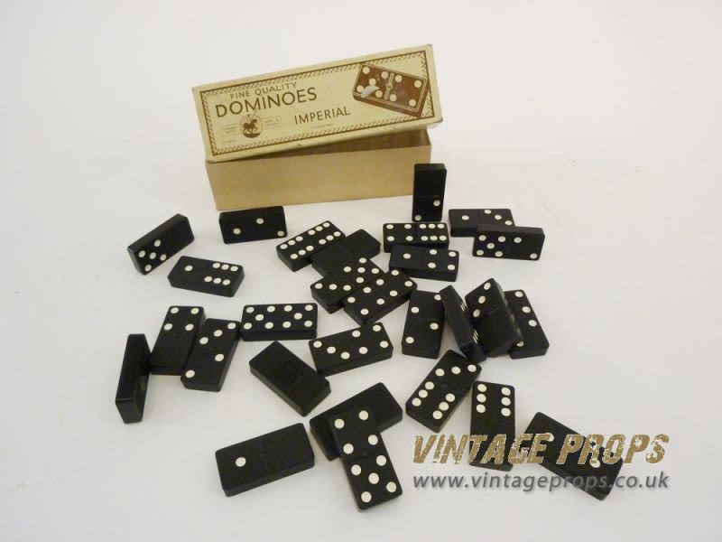 2: 28 Dominoes & Box