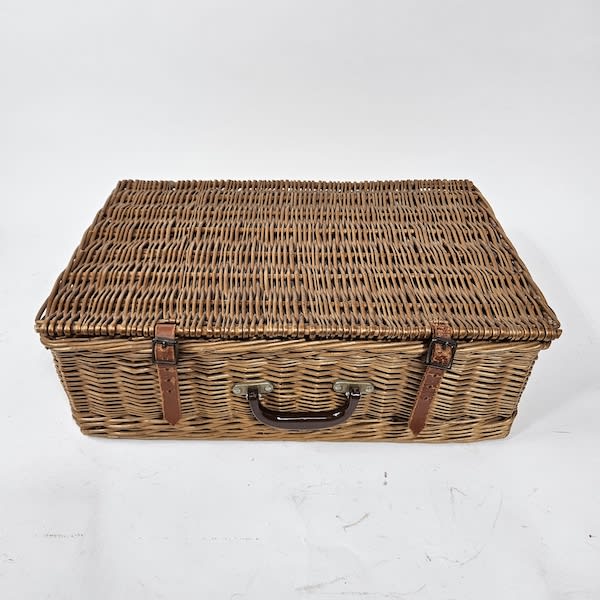 4: Vintage Picnic Wicker Basket