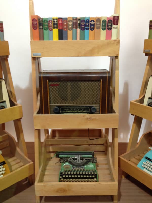 6: Gatsby Wooden Display Stand