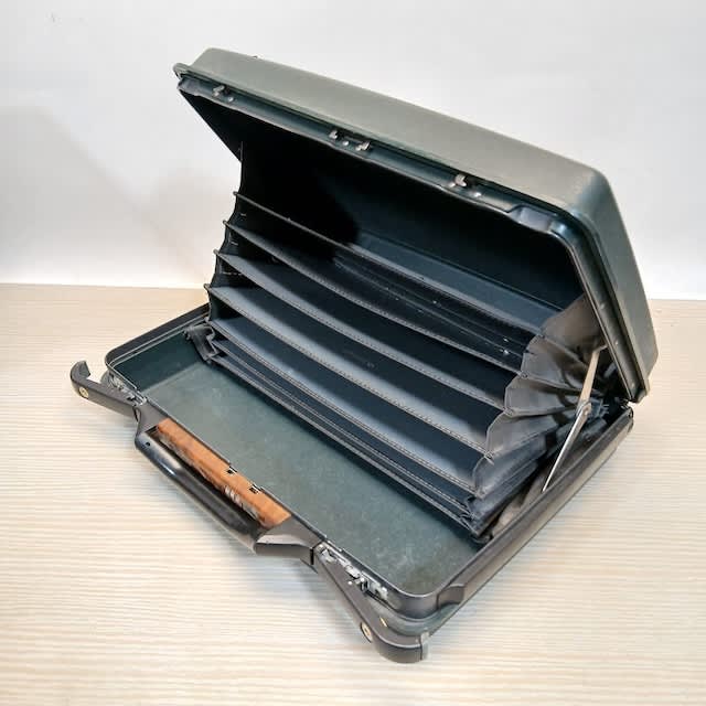 6: Samsonite Briefcase With Spy Camera