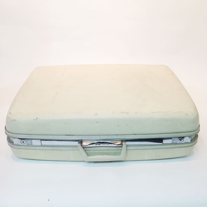 4: Cream Hard Shell Suitcase