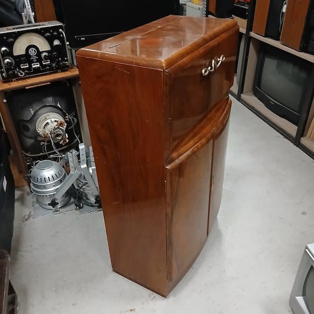 8: 1950's Cocktail Bar