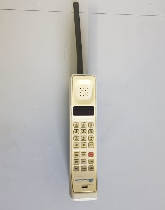 6: Portable Stornophone DynaTAC 220 Brick Mobile Phone (1990) (Non Practical)