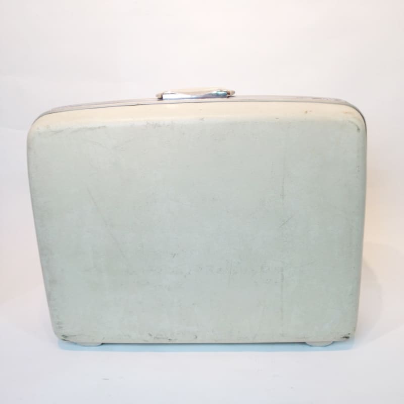 4: Cream Hard Shell Suitcase