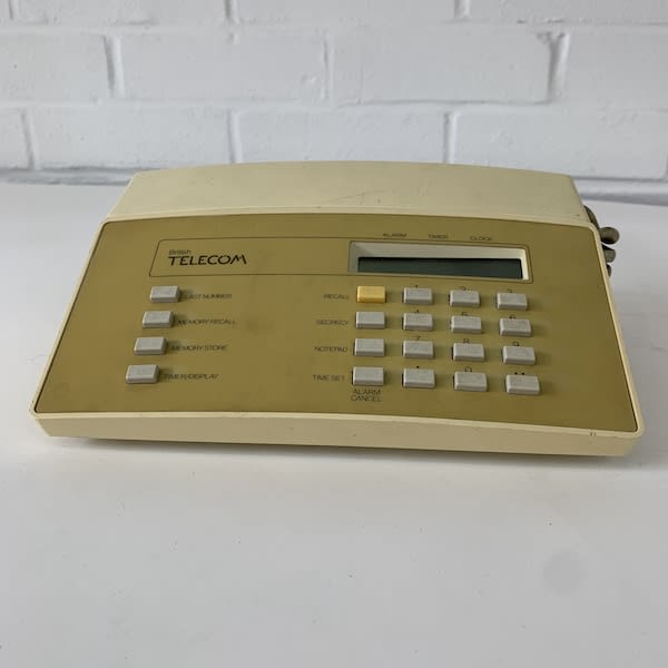 3: Cream British Telecom Telephone