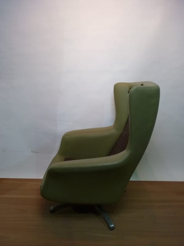 4: Green 1960's Retro Swivel Chair