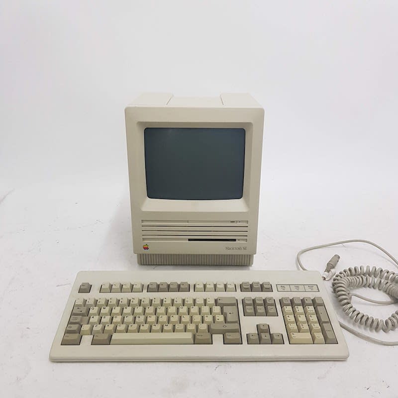 2: Retro Apple Mac Computer 1980 Edition With Keyboard & Mouse (Non Practical)