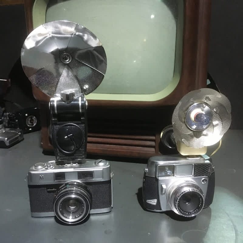 4: Vintage Camera With Flash Unit (Non Practical)