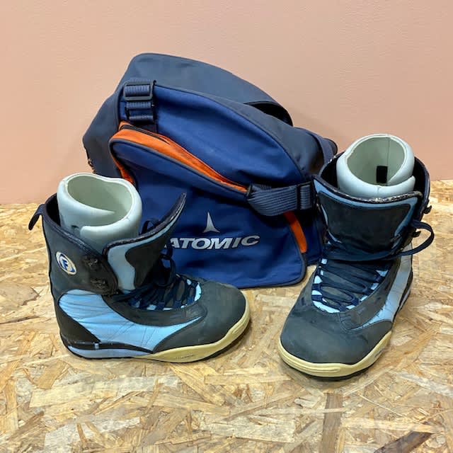 4: Snowboard Boots With Bag